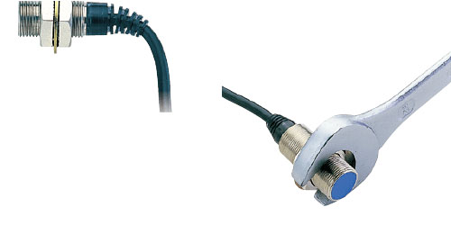 獨(dú)立的KEYENCE接近傳感器，高靈敏度和長距離接近傳感器。出色的緊固強(qiáng)度：傳感器外殼厚實(shí)堅固。傳感器牢固擰緊，以防止因振動或沖擊引起的松動。靈活的關(guān)節(jié)：電纜通過高靈活接頭連接到傳感器頭，可以彎曲成90度角，同時仍然可以防止電纜斷線。