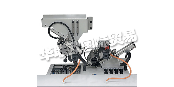 BIESSE自1969以來，一直為木工和大型家居、門窗和木質(zhì)構(gòu)筑件制造商提供技術(shù)支持。通過他們的機(jī)器，他們的客戶將他們的創(chuàng)意轉(zhuǎn)化為獨特的設(shè)計對象或標(biāo)志性的系列產(chǎn)品。