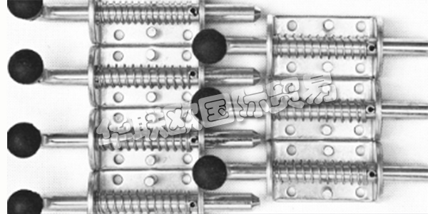意大利RECO主要產(chǎn)品：RECO螺栓，氣桿等。RECO易于在工業(yè)車輛市場(chǎng)中移動(dòng)，是所有大小型工業(yè)車輛和卡車零件制造商的恒定商業(yè)參考。豐富的備件經(jīng)驗(yàn)和深厚的創(chuàng)新生產(chǎn)和研究技能豐富了其銷售人員的廣泛和多樣化的產(chǎn)品組合，以展示與公司和主要國(guó)際活動(dòng)的直接會(huì)議的專業(yè)知識(shí)。