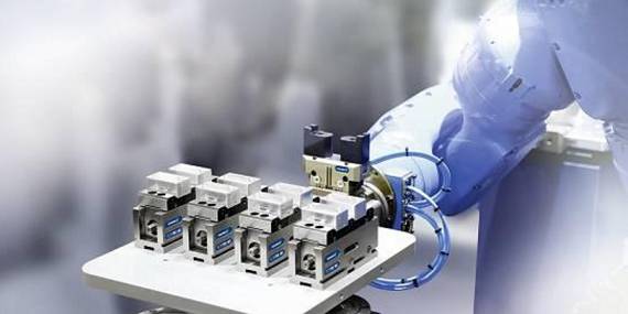 SCHUNK刀具夾持系統(tǒng)對機(jī)加工行業(yè)產(chǎn)生了前所未有的革命性影響。?模塊化夾持系統(tǒng)借鑒其優(yōu)勢，它的作用遠(yuǎn)不止于一個參考基準(zhǔn)，還提供了包括定位、夾持以及接口通用等功能。這種夾持原理如今被認(rèn)為是提高生產(chǎn)效率的最有效的方法之一，廣泛適用于從小型零件到大型零件，從粗加工到裝配應(yīng)用的各種工藝。作為這一技術(shù)的先驅(qū)以及夾持技術(shù)和抓取系統(tǒng)的領(lǐng)導(dǎo)者，SCHUNK始終致力于開發(fā)新的應(yīng)用領(lǐng)域，并在它的模塊化系統(tǒng)中新增了適用于直接夾持工件以及微小型零件的專業(yè)標(biāo)準(zhǔn)模塊。