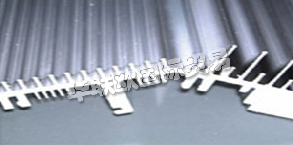 BENZ ALUSYSTEME在開發(fā)市場驅(qū)動和個性化解決方案方面，數(shù)十年的鋁加工經(jīng)驗，技術(shù)訣竅和創(chuàng)新思維使得Swabian Pleidelsheim的Benz AluSysteme成為鋁制零件的領(lǐng)先系統(tǒng)制造商。無論您是委托他們?yōu)槟捻椖块_發(fā)鋁制拉伸型材，還是正在尋找鋁型材的合作伙伴，他們都將竭誠為您提供鋁加工的各個方面的幫助和建議。在他們的產(chǎn)品線輪廓線 他們?yōu)橄到y(tǒng)開發(fā)鋁。對于他們稱職的團隊客戶滿意度，產(chǎn)品質(zhì)量，工藝流程和經(jīng)濟思想處于最前沿。他們對您的建議，解決方案建議，個人發(fā)展以及您的結(jié)果感到滿意。