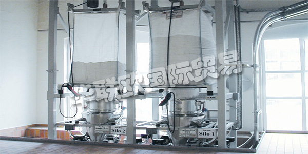 德國AZO主要產(chǎn)品：AZO螺桿泵、旋轉(zhuǎn)式篩分機等。AZO集團在自動化原材料處理方面，是世界上經(jīng)驗最豐富的公司之一。他們擁有1000多名員工，他們對自己的工作充滿熱情，并利用他們豐富的知識和豐富的工廠工程和建筑經(jīng)驗積累了70多年的經(jīng)驗，為您開發(fā)高效，可持續(xù)的解決方案。