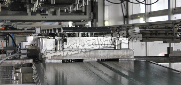 德國(guó)HELMERDING公司主要供應(yīng)：德國(guó)HELMERDING壓力機(jī),HELMERDING輸送系統(tǒng)，傳輸單元，單柱壓力機(jī)，雙柱壓力機(jī)，矯直機(jī)，開卷機(jī)，印刷機(jī)，卷材進(jìn)料系統(tǒng)等產(chǎn)品。