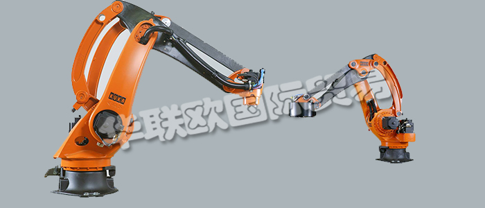 KR 40PA是KUKA公司最小巧、最輕盈的貨盤碼垛機(jī)器人。這款專為貨盤碼垛設(shè)計(jì)的工業(yè)機(jī)器人將幫助您獲得最快的速度和最高的精確性,歐標(biāo)托盤碼垛的完美選擇。KR 40PA能夠在創(chuàng)紀(jì)錄的時間內(nèi)完成貨品的包裝和發(fā)配。只需要很小的空間，這款機(jī)器人便可以對重達(dá)40kg的產(chǎn)品進(jìn)行碼垛并達(dá)到1.8米的凈堆垛高度。而較低的自重則顯著縮短了其周期時間。KR 40PA專為貨盤碼垛任務(wù)進(jìn)行了改進(jìn)。它以每分鐘56次循環(huán)的速度作業(yè)，同時還能確保絕對的精準(zhǔn)。KR 40PA擁有纖細(xì)的底座和很小的占地面積，因此其干擾輪廓也非常小。內(nèi)置電源則為機(jī)器人節(jié)省了額外的空間。